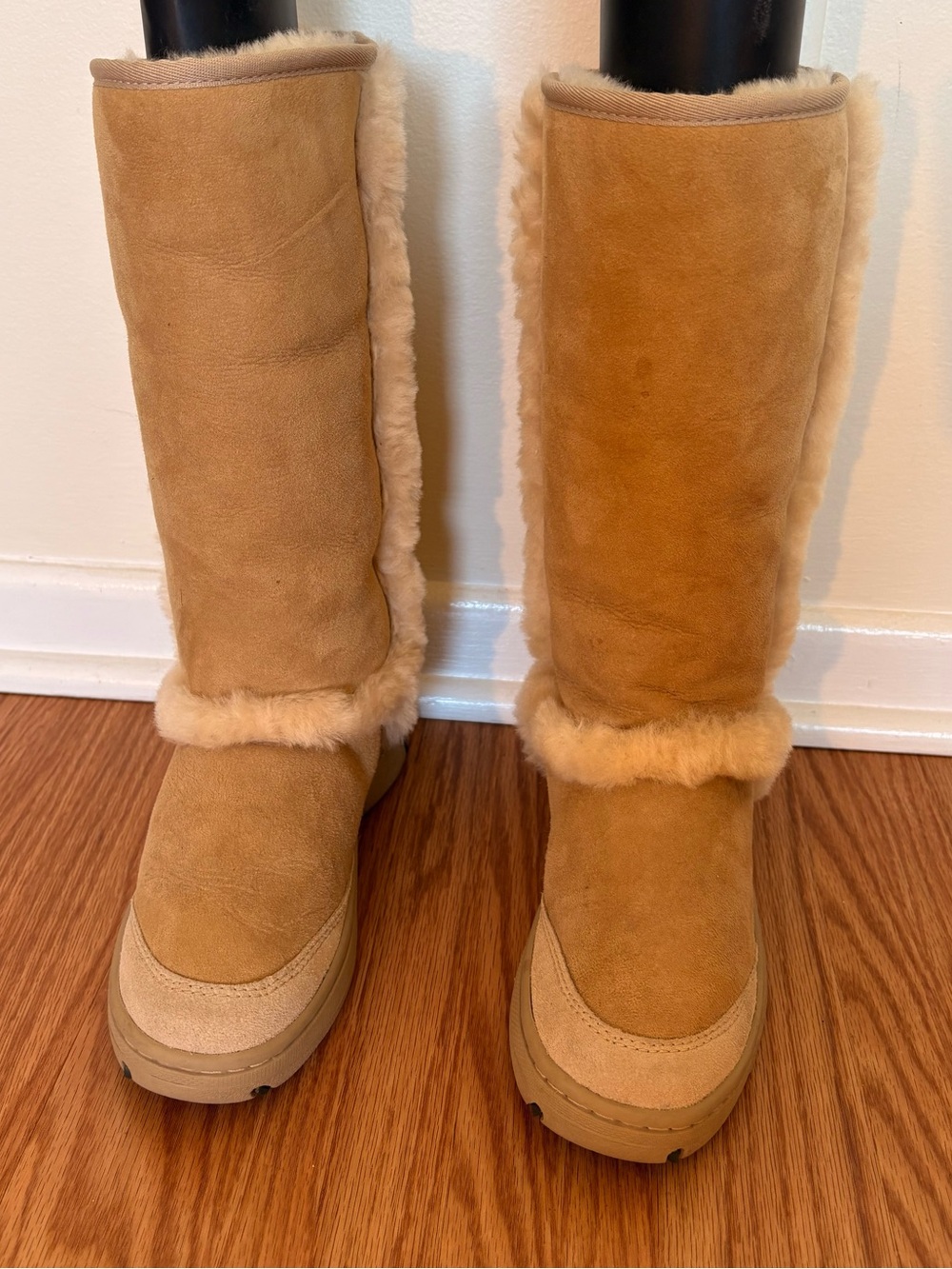 UGG Australia Sunburst tan & cream boots #ugg #sheepskin